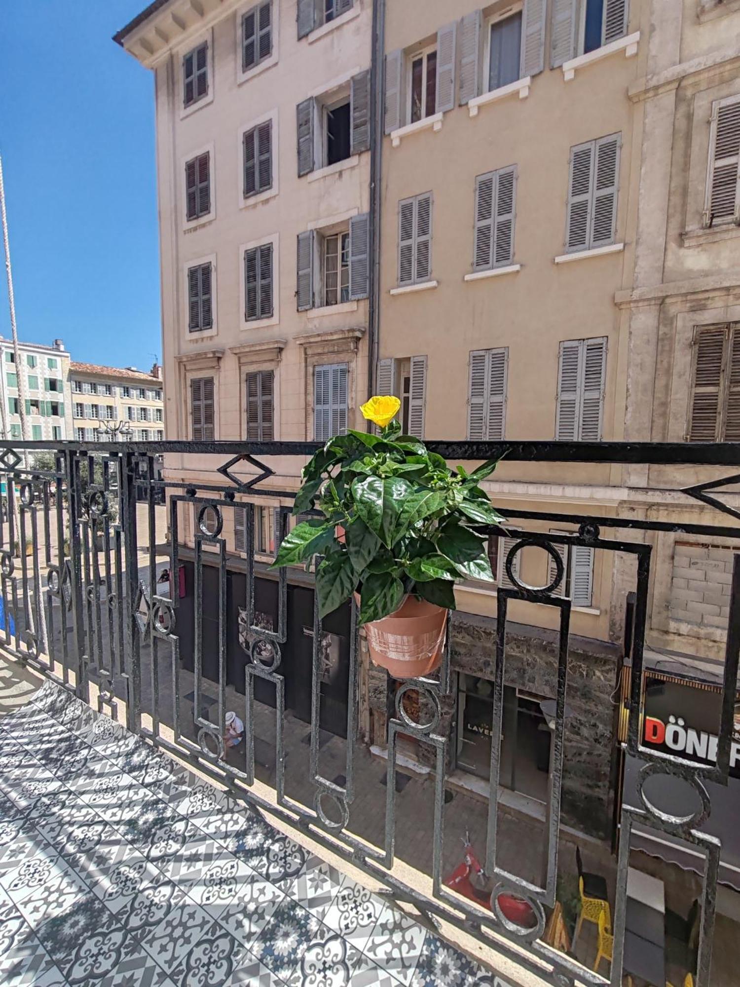 T3 Grand Balcon Au Coeur Du Vieux Port Apartment Marseille Luaran gambar